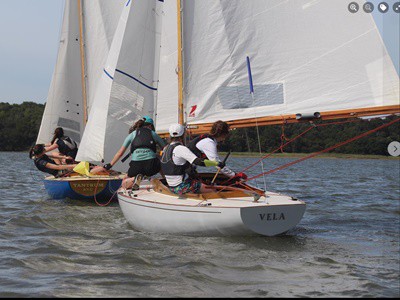 Photo of boat sailing